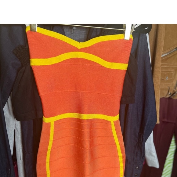 Beautiful body-con dress - Picture 1 of 5